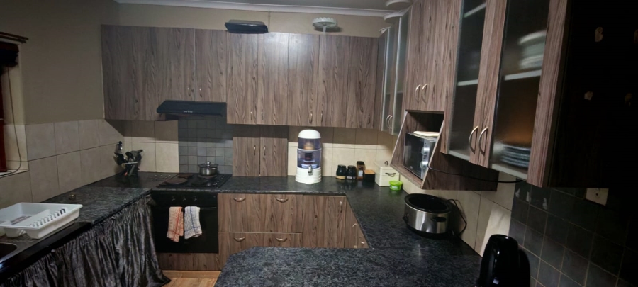 5 Bedroom Property for Sale in Thornton Western Cape